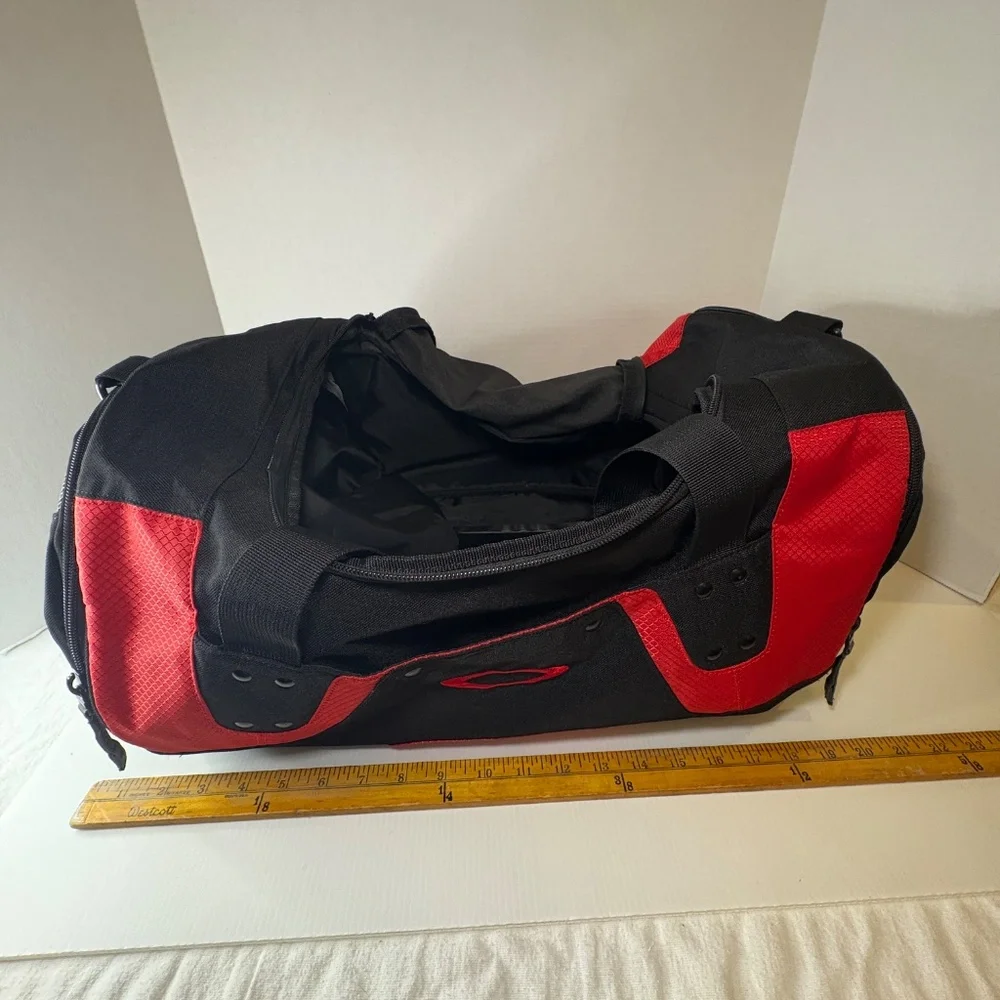 Oakley Factory Pilot Weekender Duffel Carry Case Multi Pocket Gym Red/Black NWOT